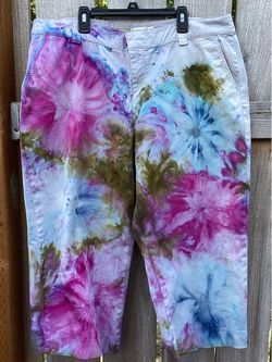 Tie dyed capri pants, floral pattern, size 16P