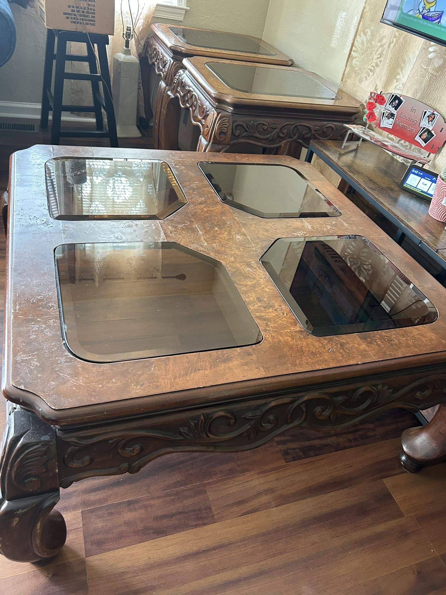 Three-piece coffee and end table set