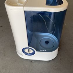 Selling a Holmes 36-inch oscillating tower fan, model HTF3606AR. Fan is in good working condition and cools well.  Features: 	•	Oscillating tower fan 