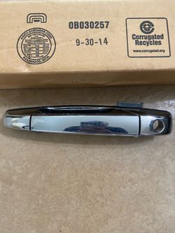 NEW OEM GM front driver side Door Handle fits 2007-2013 Chevy,GM,Cadillac trucks and suv