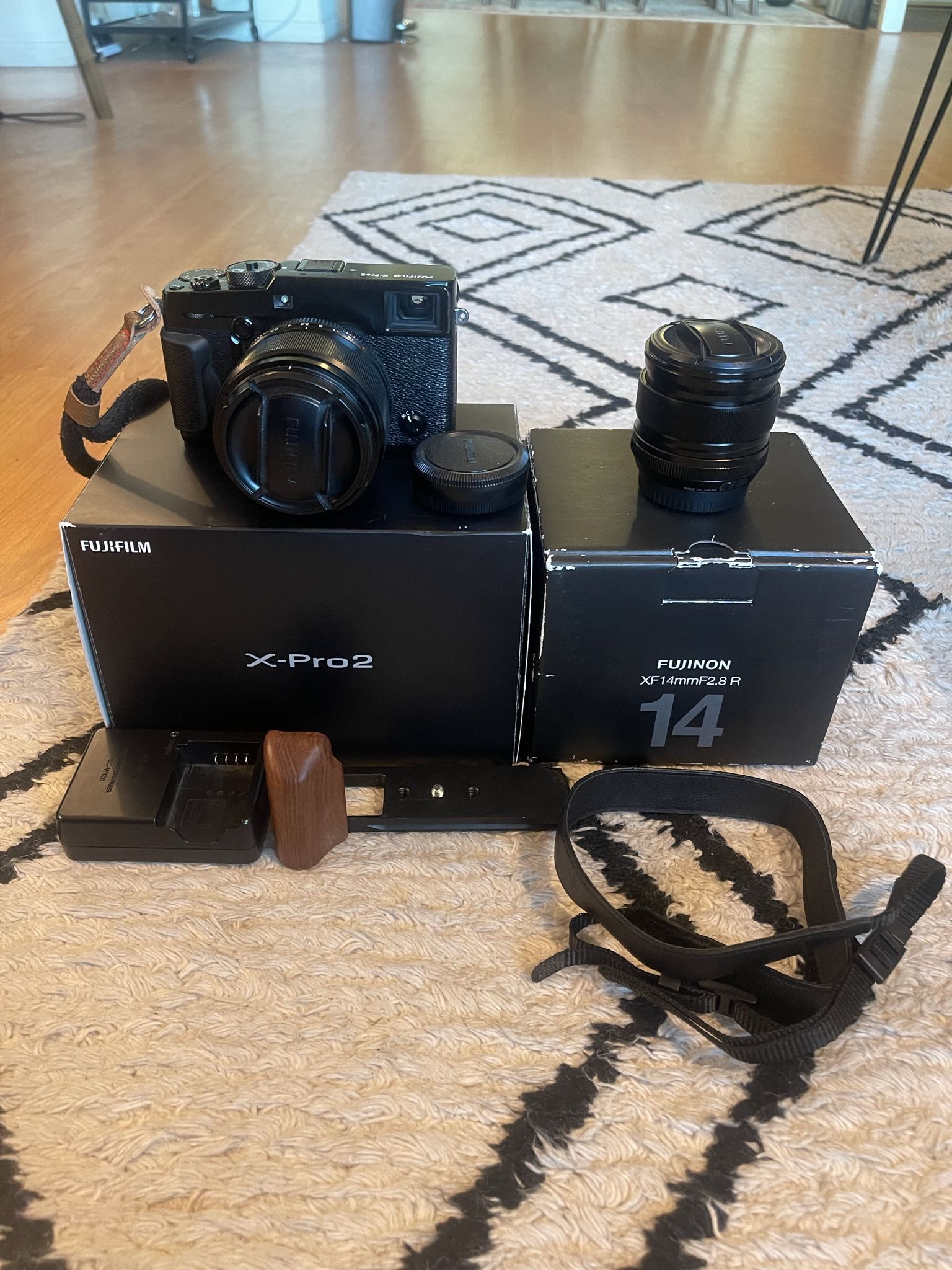 Fuji X-Pro 2 (Ready to Shoot Package) for Sale in West Los Angeles, CA ...