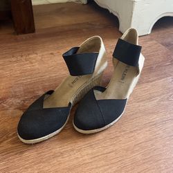Anne Klein Black Wedge Heels Size 7
