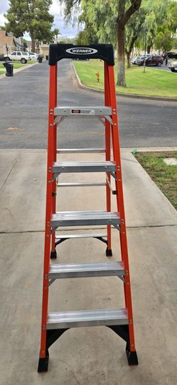 Werner 6 ft Fiberglass Step Ladder