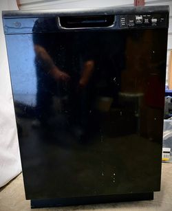 GE Dishwasher with Front Controls