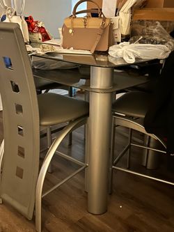 Glass dining table set