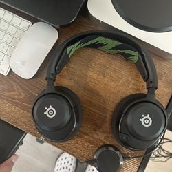 Steel Series Arctic Nova 5 Wireless Gaming Headphones 