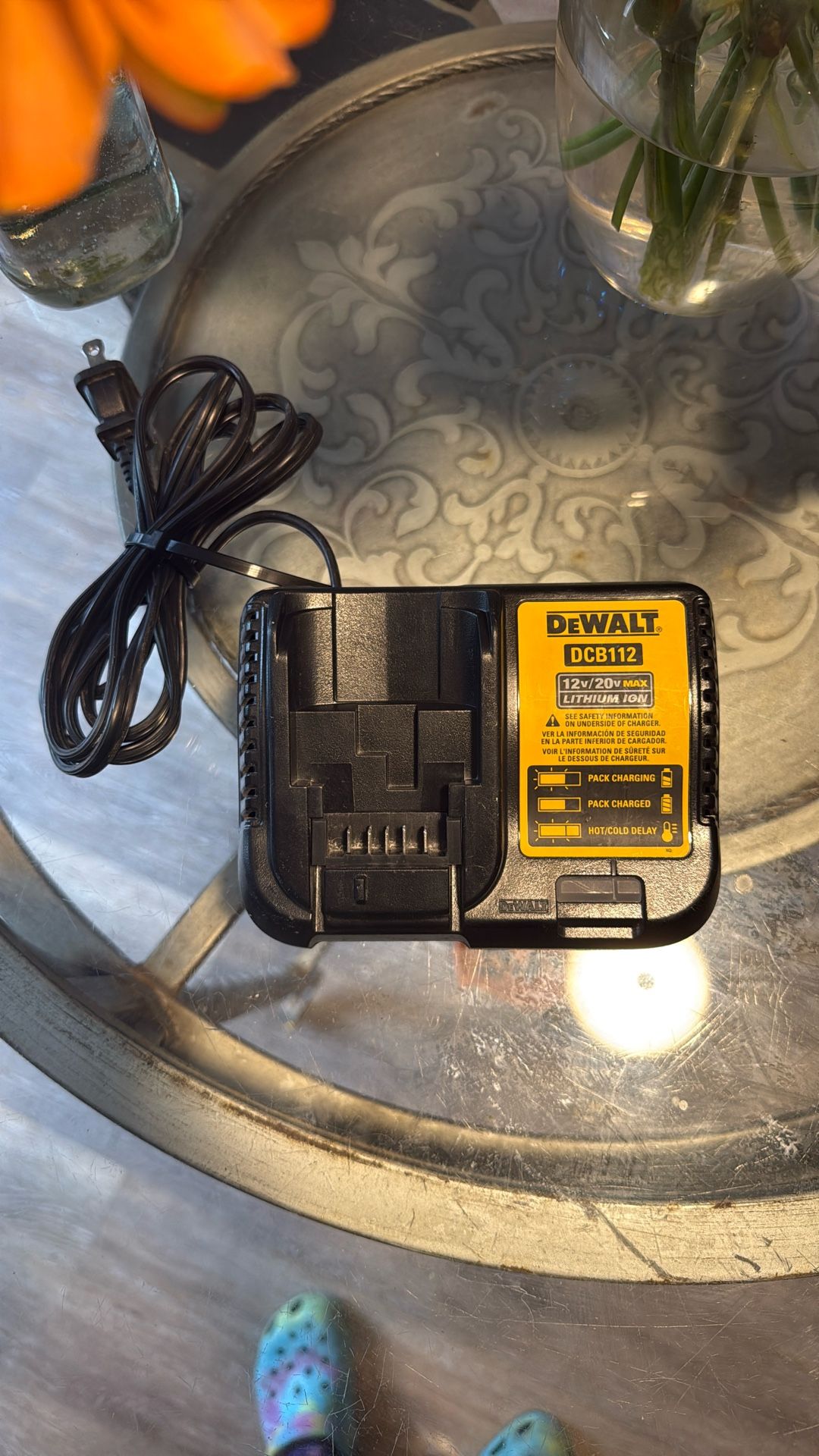 DeWalt DCB112 12v/20v MAX lithium Ion