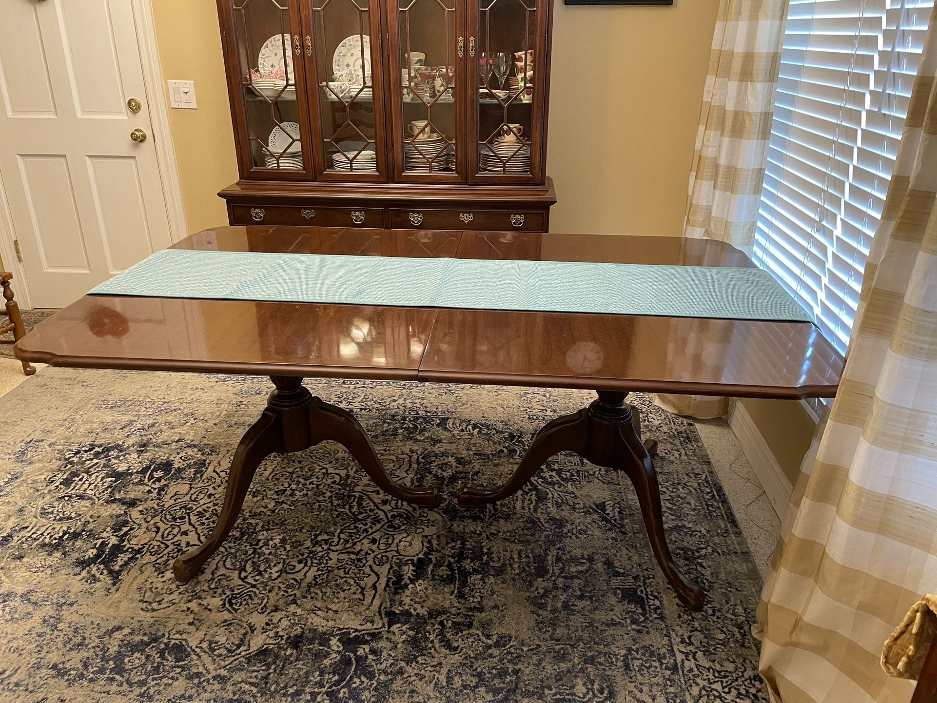 Thomasville Double Pedestal Dining Room Table 72” Long With 2 Leaves