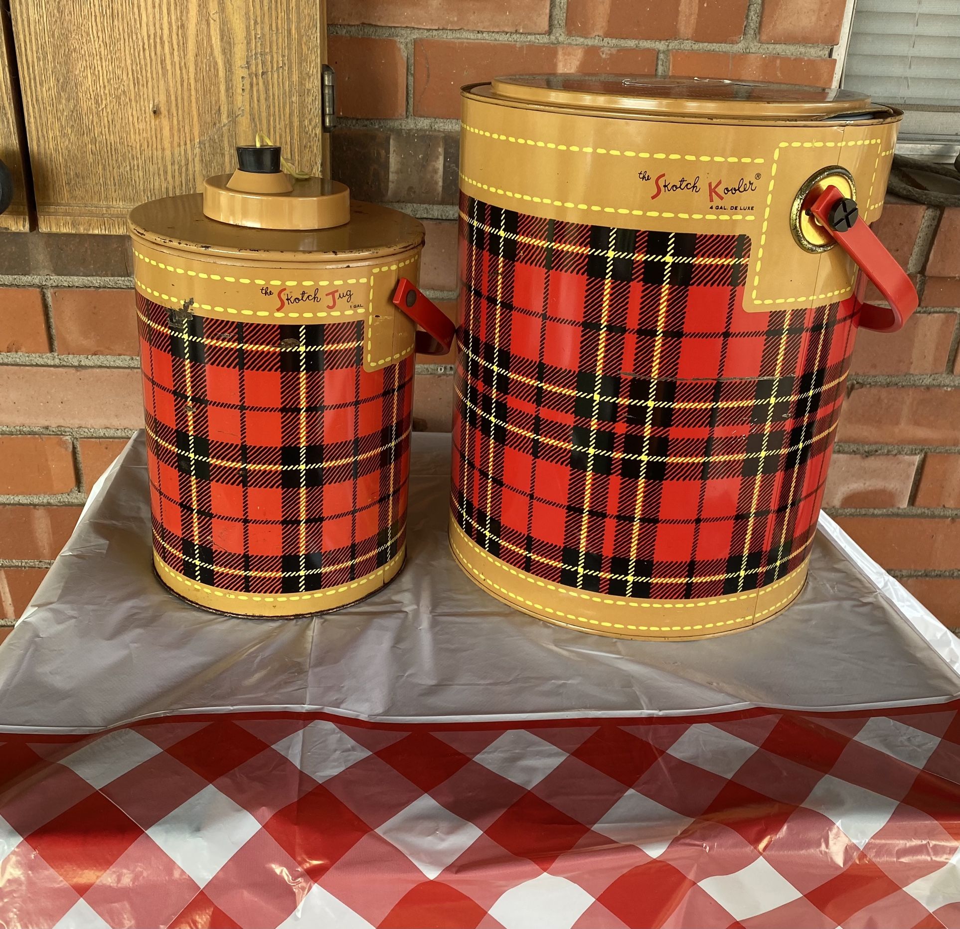 1950 Hamilton Skotch Kooler With Matching Tarts ware Tin Hamper Kooler