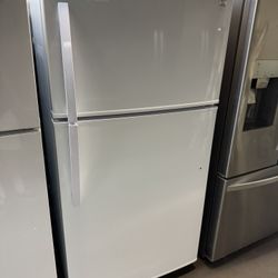 Kenmore White Apartment Size Refrigerator 