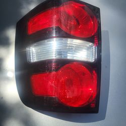 2006 ford explorer drivers side tail light