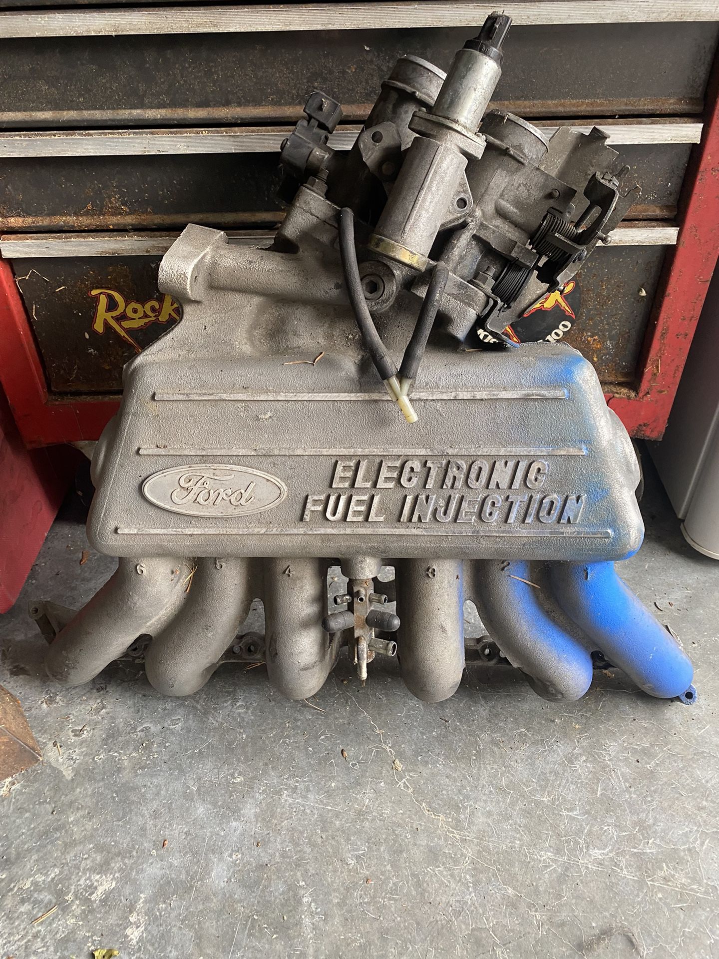 Ford 4.9L Electronic Fuel Injection (EFI) intake manifold / Throttle Body likely from a 1(contact info removed) model.