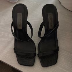 Steve Madden Black Snake Skin Heel Size 5.5