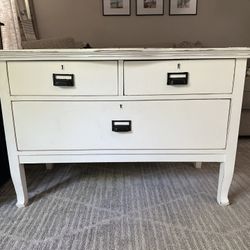 Storage table