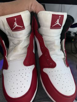 Size 9.5 Jordan cleats