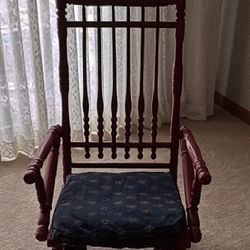 Victorian-style Glider rocking Chair
