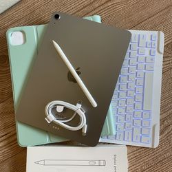 Apple iPad Air 5th Generation (M1 chip / 2022) 64GB with keyboard, pencil & Accessories 