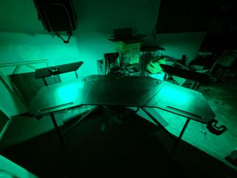 Dual monitor gaming desk