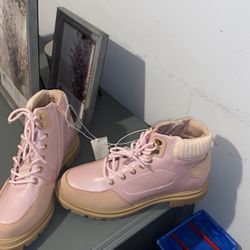 Girls Pink Boots Size 4 Nwt