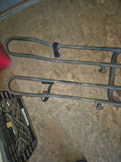 Luggage rack toe in back of car