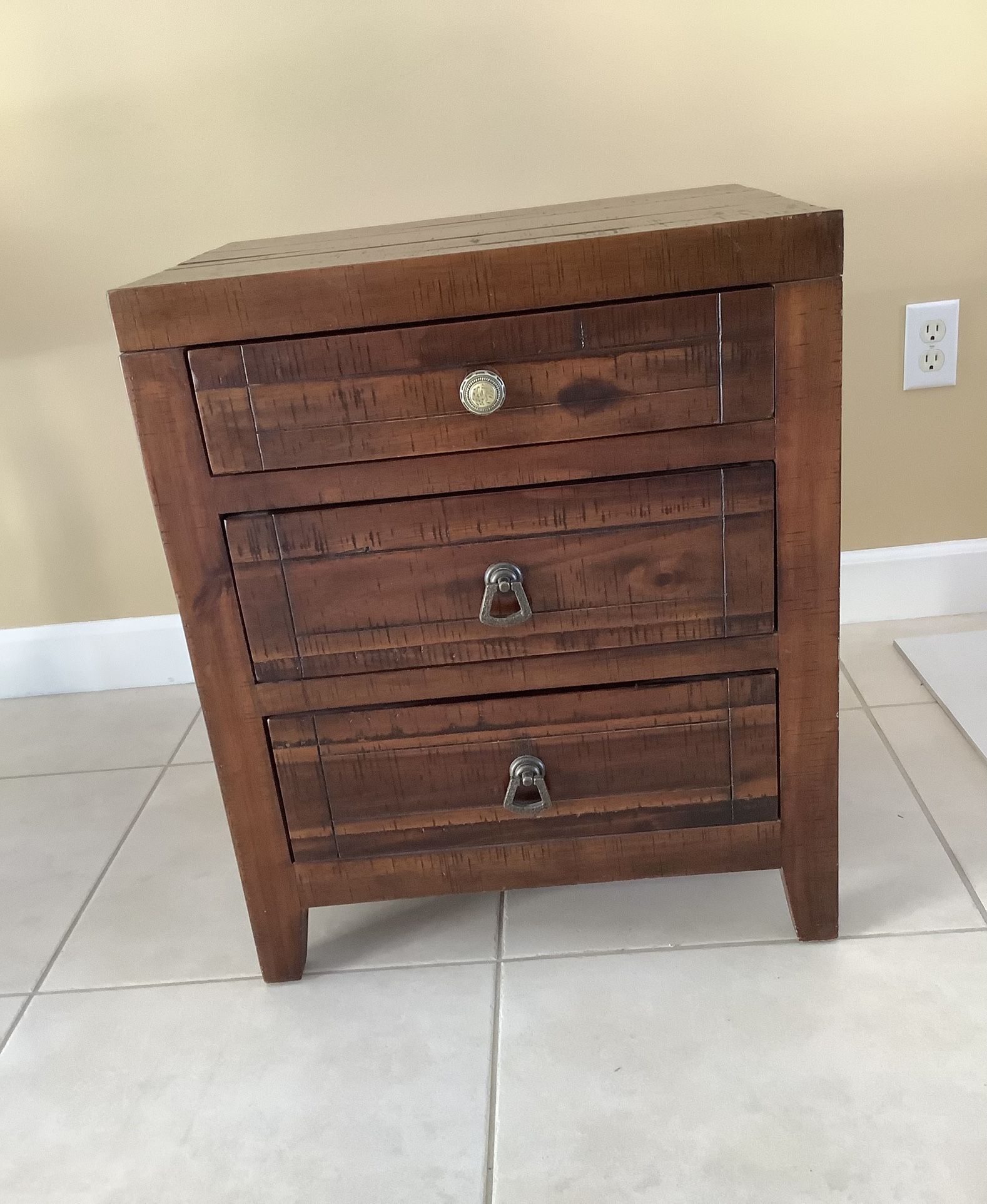 Side Table / Accent Table / Small Chest of Drawers