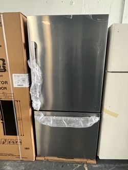 Refrigerator Hisense new 31”.1