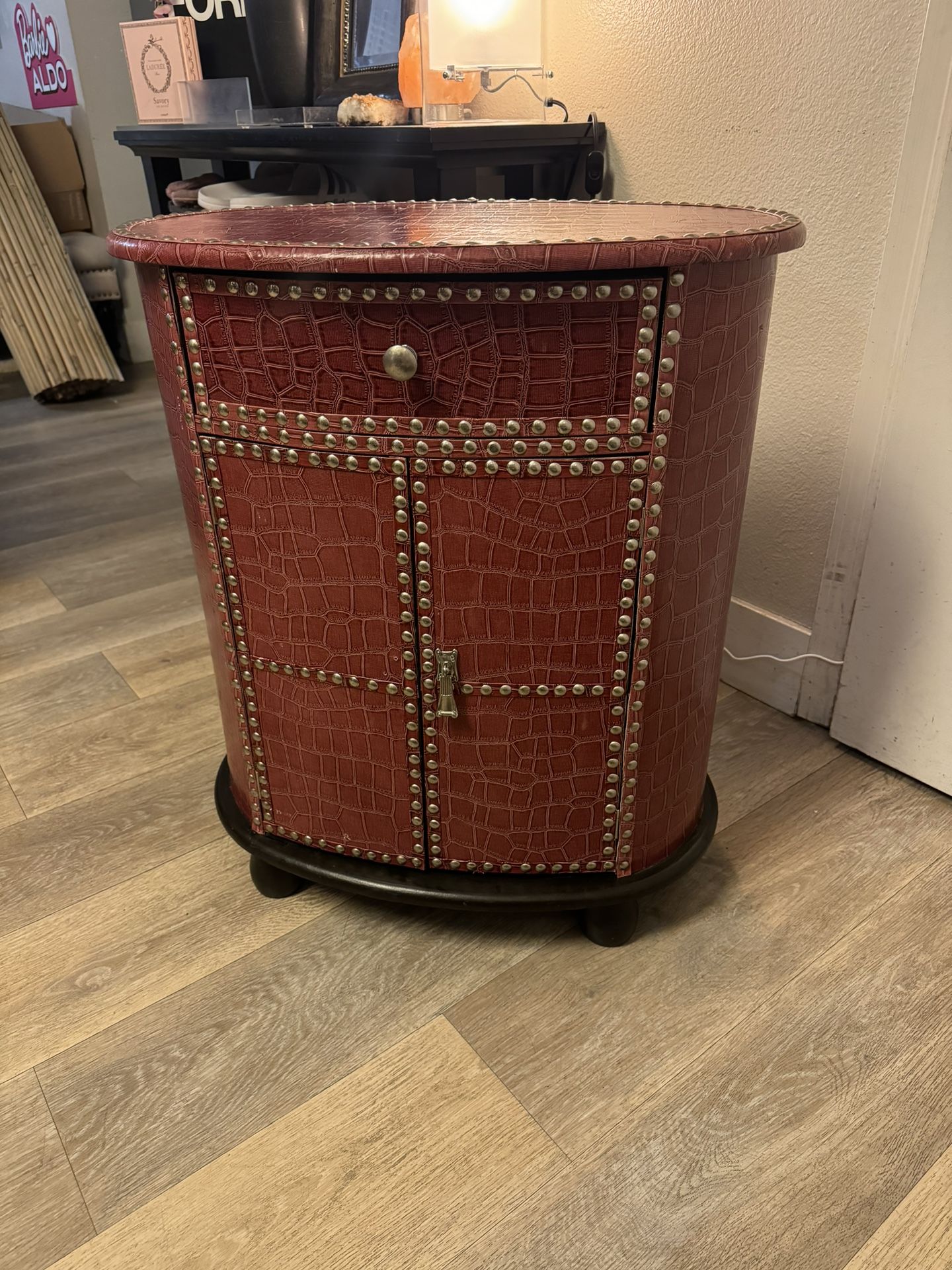 Alligator Embossed Oval End Table With Storage