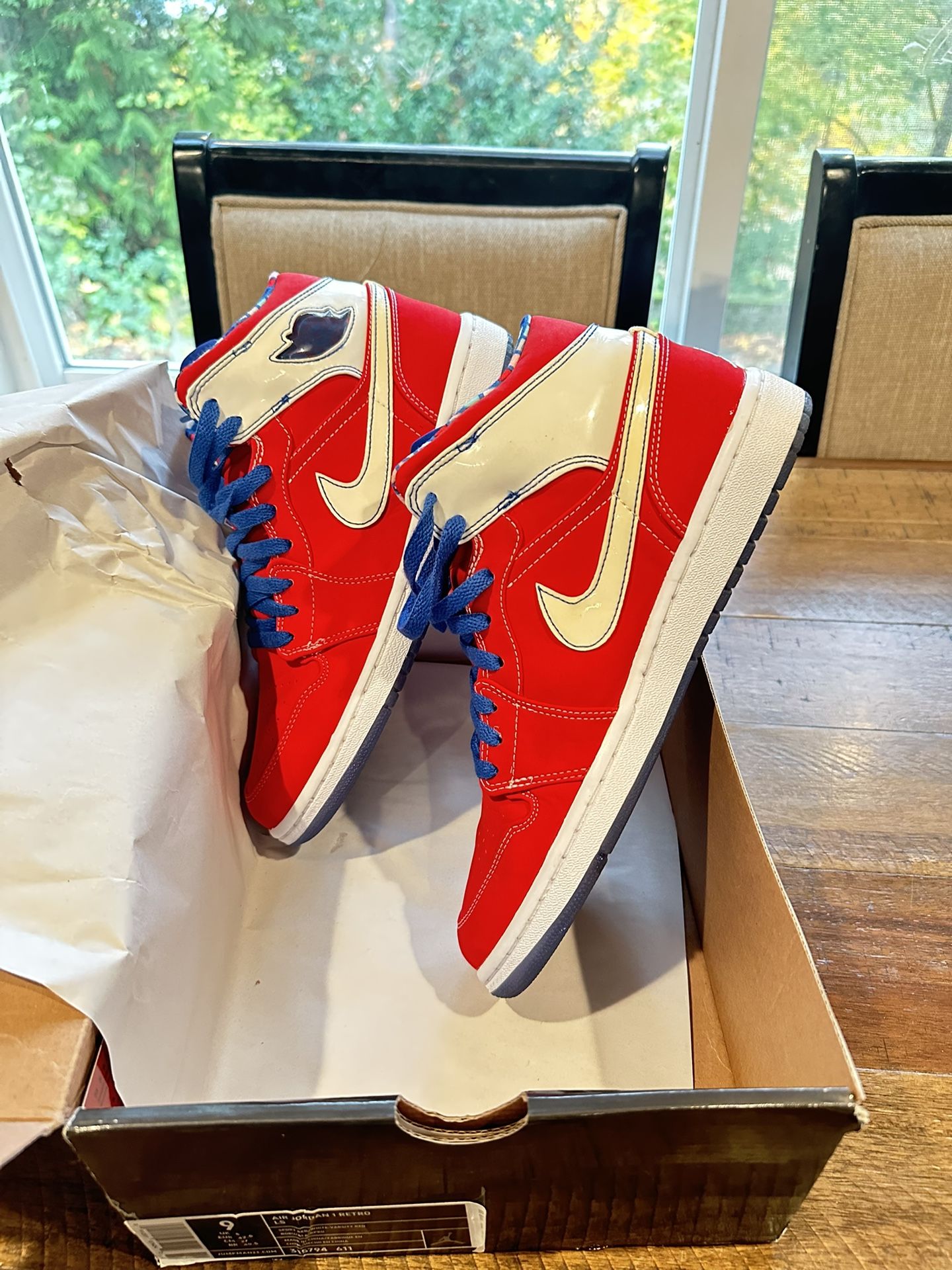 Nike Jordan 1 Retro Size 9 (Red/White/Varsity Red)