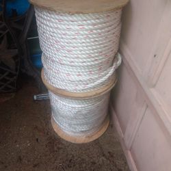 3000 Pound Tree Rope. 600ft 5 3/8 250$