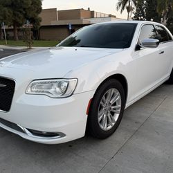 2017 Chrysler 300 C (83k miles) Clean Title (like chevy ford Lincoln)