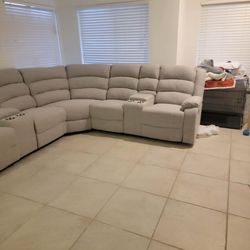 New Recliner Sectional Couch with 2 Consoles! Free Delivery 🚚!