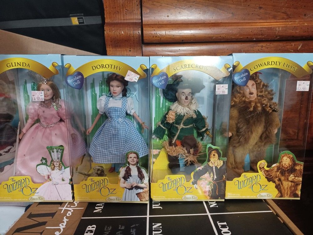 WIZARD OF OZ COLLECTABLE PORCELAIN DOLLS BRASS KEY