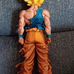 Goku Super Saiyan Statue