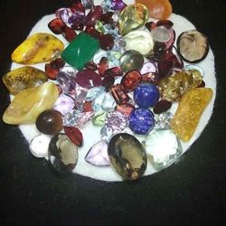 100 carats of mixed gems