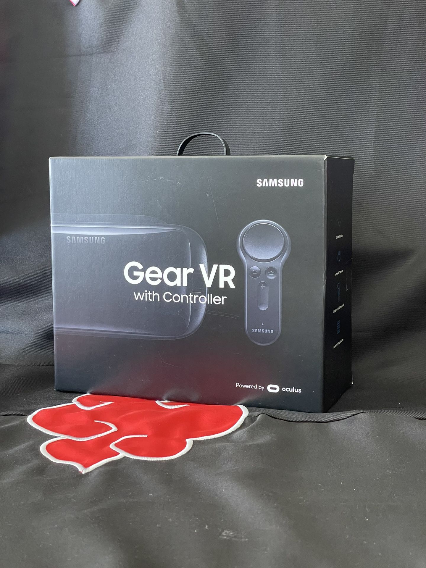 SAMSUNG Gear VR (2017 Edition) with Controller for Galaxy S8