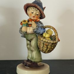 Hummel Figurine “Easter greetings”