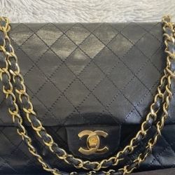 Chanel shoulder bag black