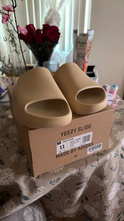 Yeezy desert slide size 11