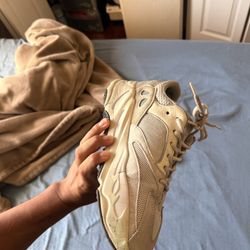 Yeezy 700 Analog 