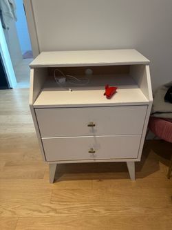 Dresser / nightstand