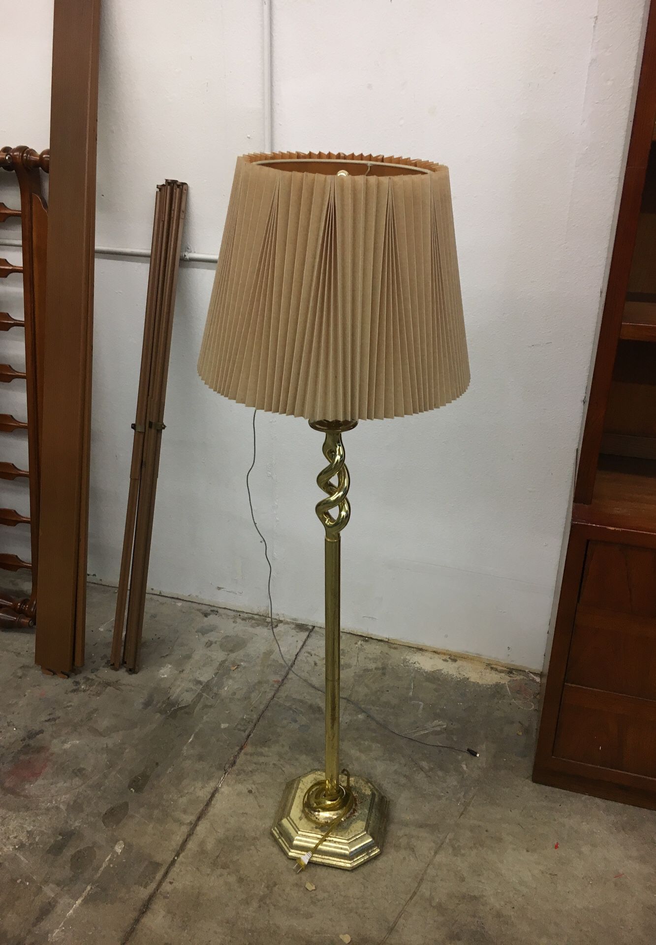 Heavy Brass Vintage Tall Standing Floor Lamp w/ Shade WA
