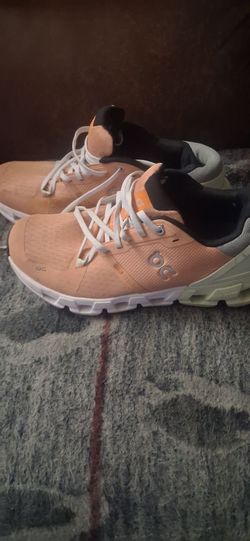Cloudflyer 4 running shoes Peach Women's size 10.5