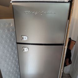 Frigidaire 7.5 cu ft. Retro platinum series fridge $275 OBO