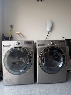 LG Front Load Washer & Dryer Set