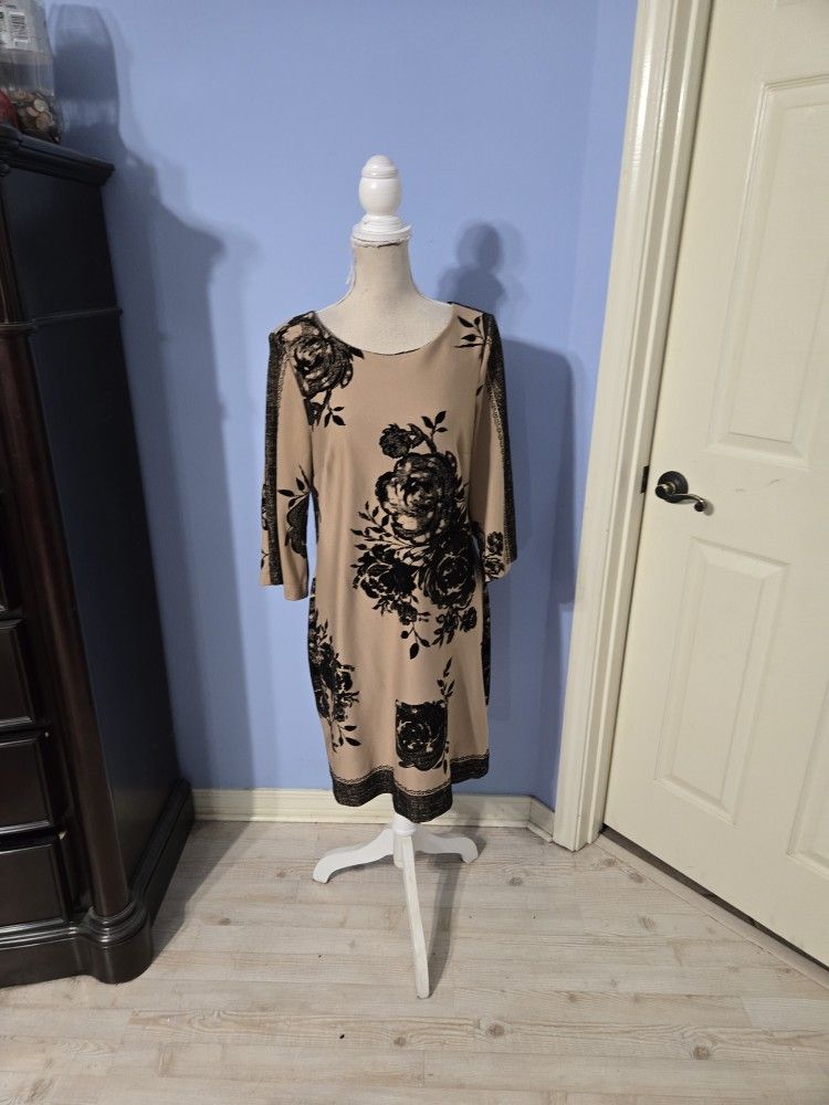 Signature By Robbie Bee Size 10 Dress