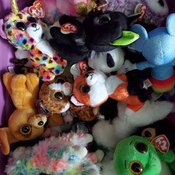 Beanie Boo's Tote Full- Some Retired - Believe I Counted 50 - All New With Tags