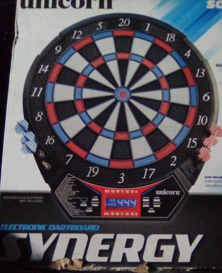 SNERGY DIGITAL DART BOARD WITH DARTS INCLUDED BRAND NEW