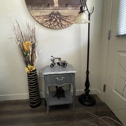 Vintage Refurbished Dixie Furniture End Table 