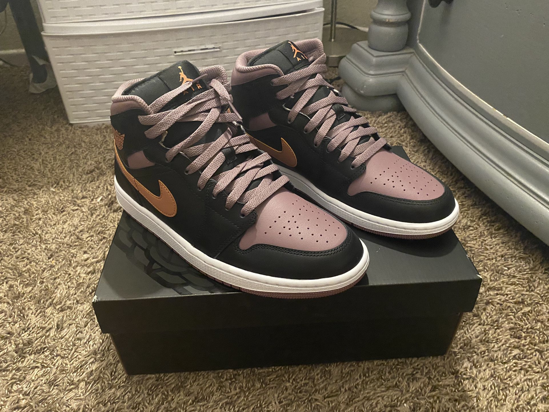 Air Jordan 1 Mid SE (Text Me, Im Just Trying To Get Rid Of Them)