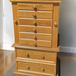 Jewelry Dresser With Lots Of Storage Space